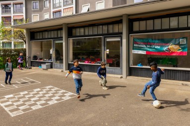 Spiel-Insel Brahmsstrasse Basteltisch