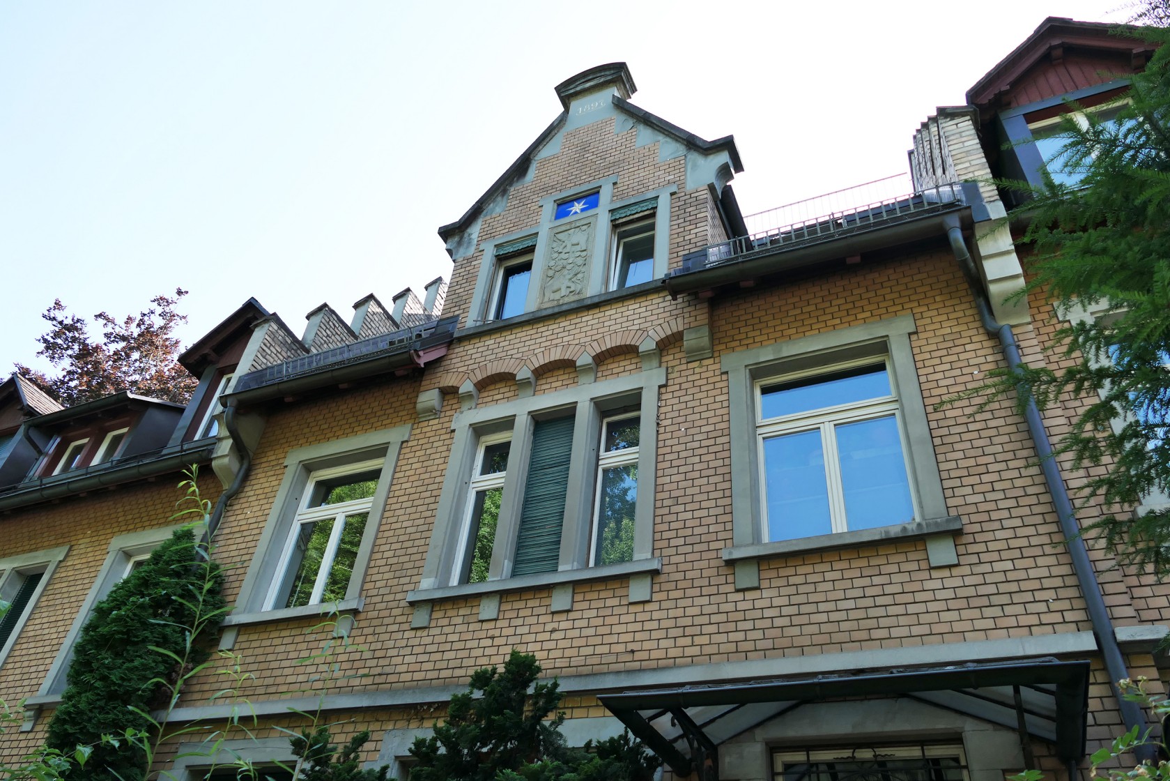 Aussenansicht des Reihen-Einfamilienhauses im Kreis 7
