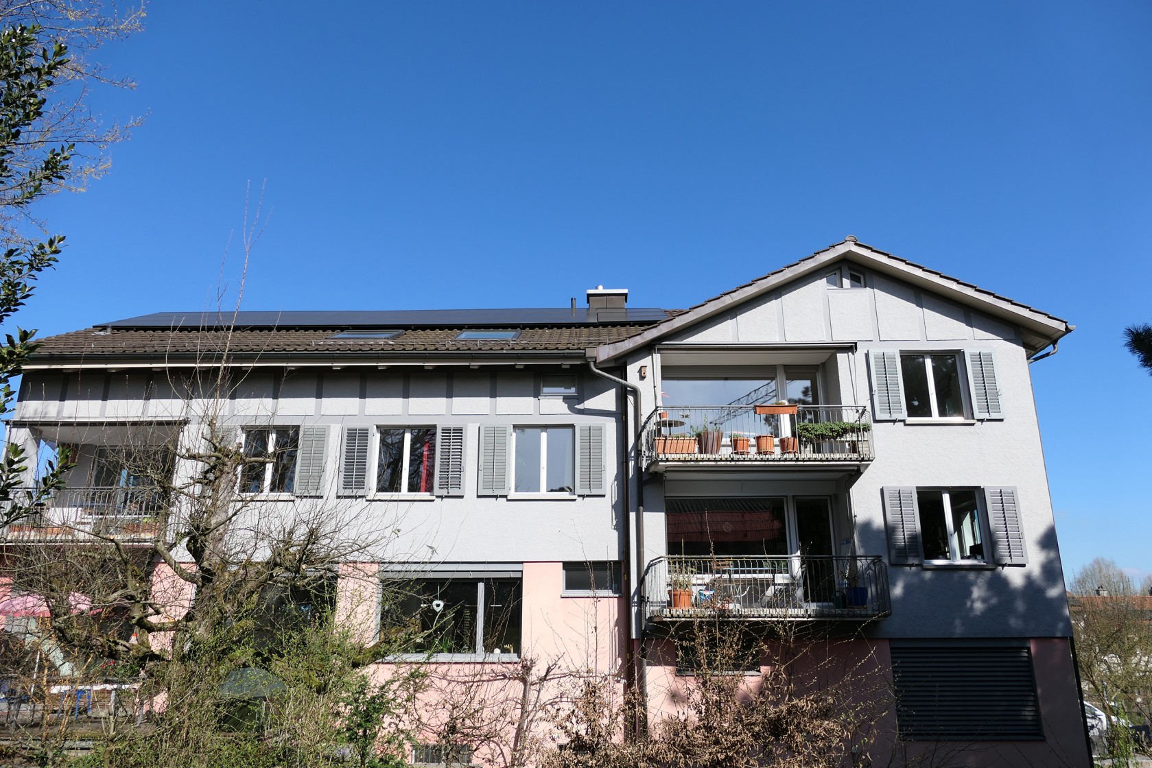 Aussenansicht des Mehrfamilienhauses im Kreis 3
