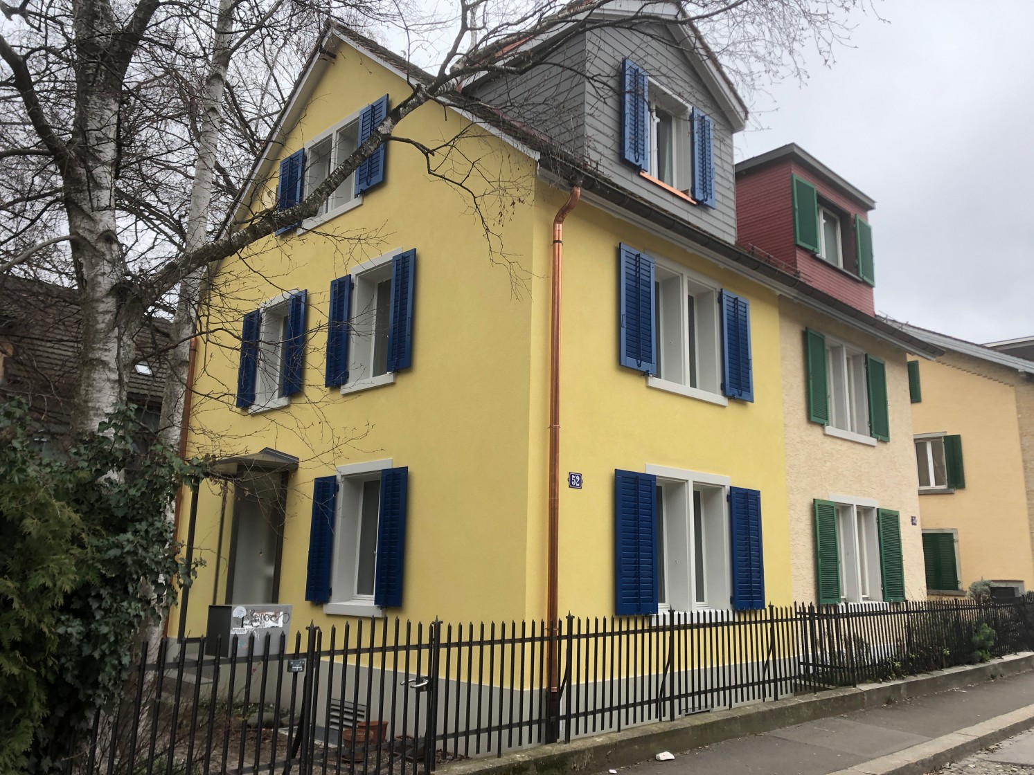 Aussenansicht des Doppel-Einfamilienhauses im Kreis 5