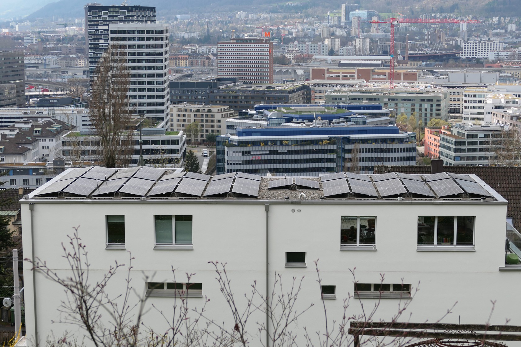 Aussenansicht des Mehrfamilienhauses im Kreis 10