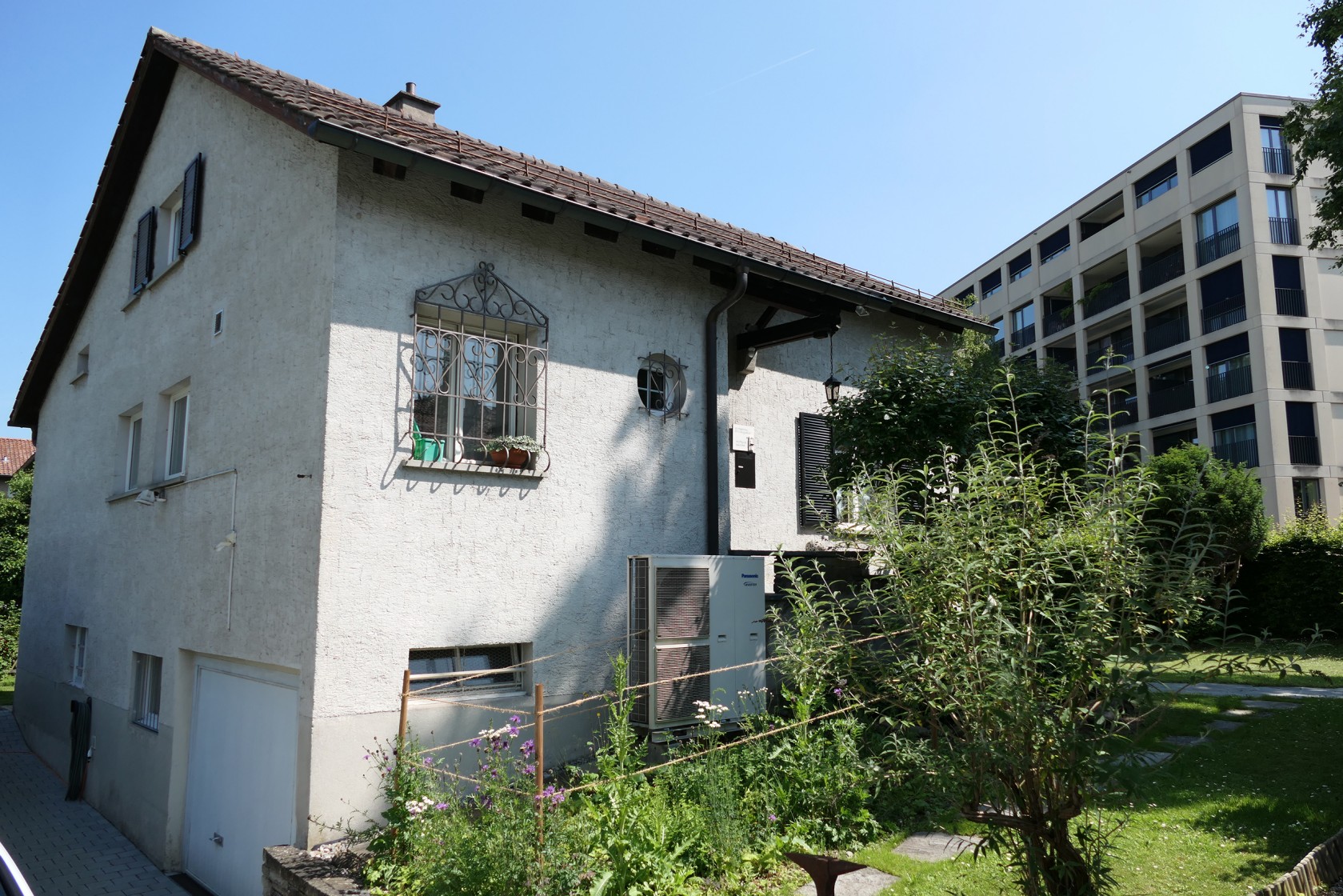 Aussenansicht des Einfamilienhauses im Kreis 11