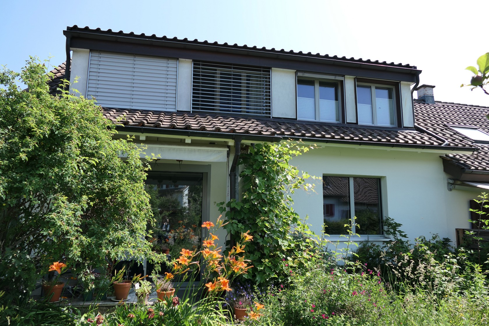 Aussenansicht des Doppel-Einfamilienhauses im Kreis 9