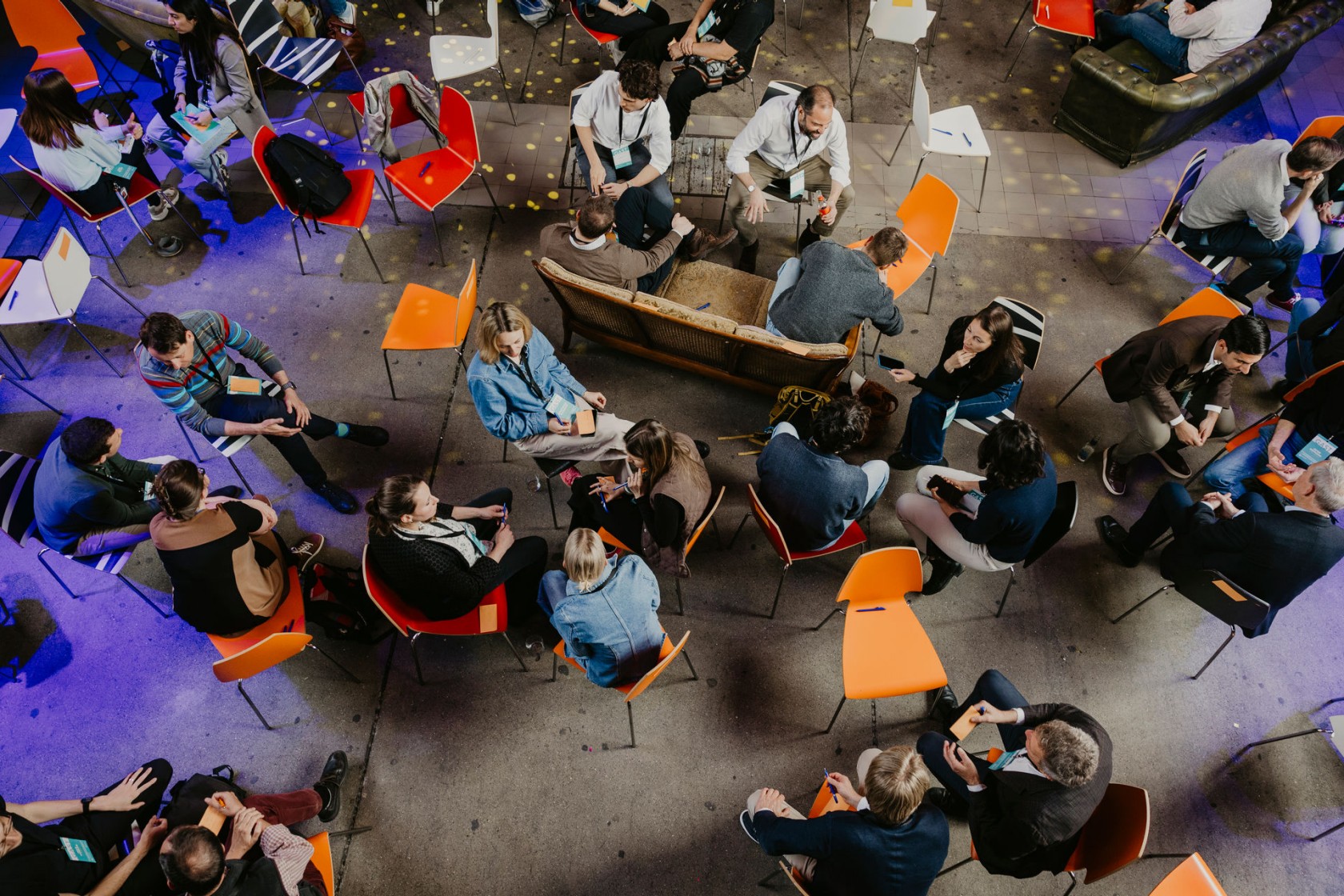 Teilnehmende im Austausch am Klimaforum 2025.