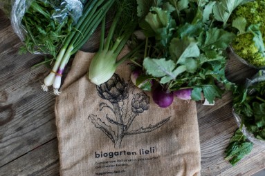 biogarten-lieli Gemüse und ein Jutebeutel
