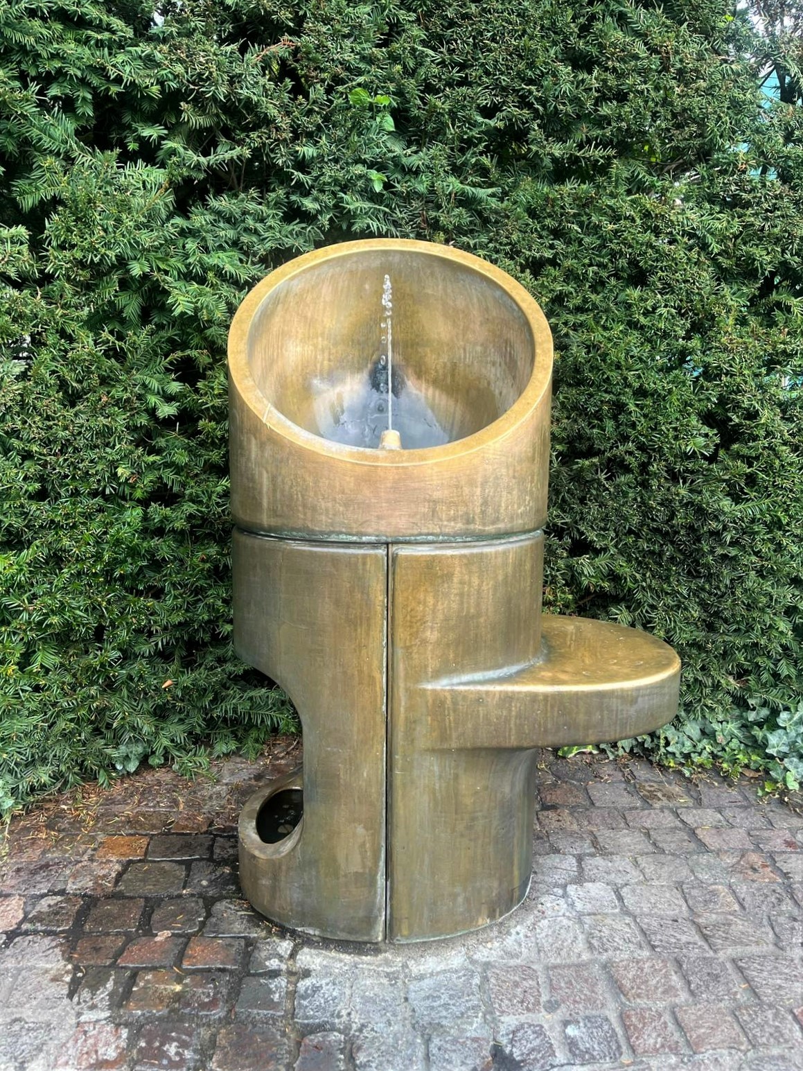 Hardhof 9, bei Europabrücke