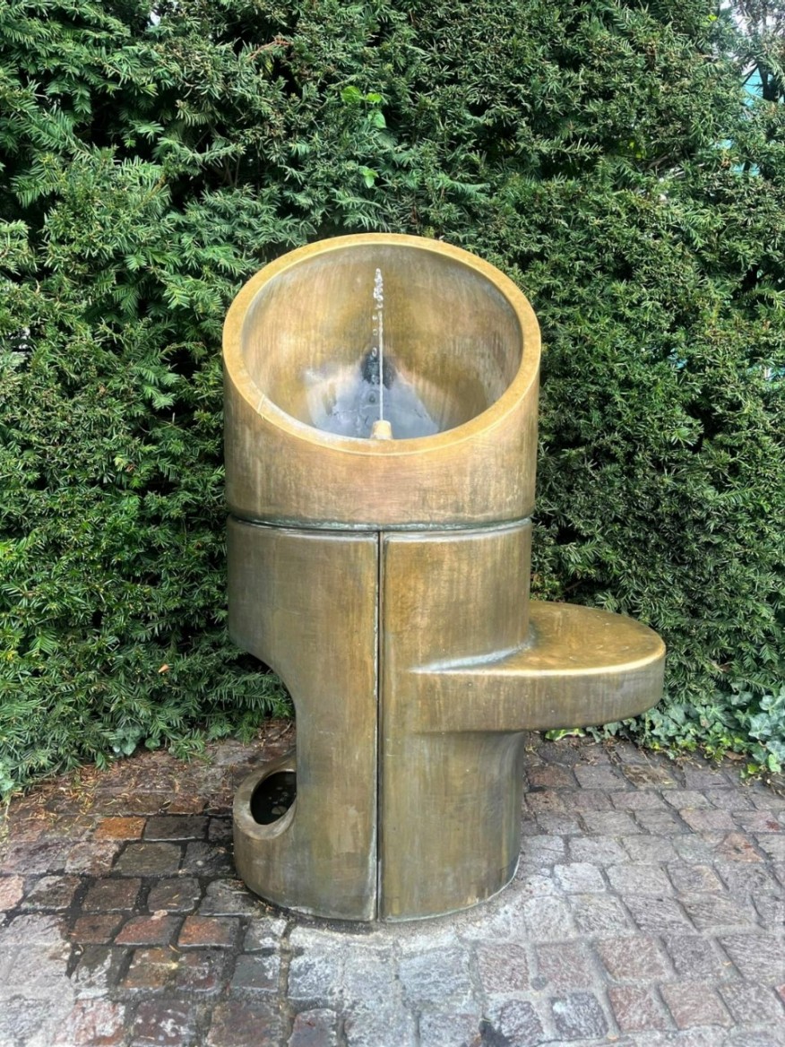 Hardhof 9, bei Europabrücke